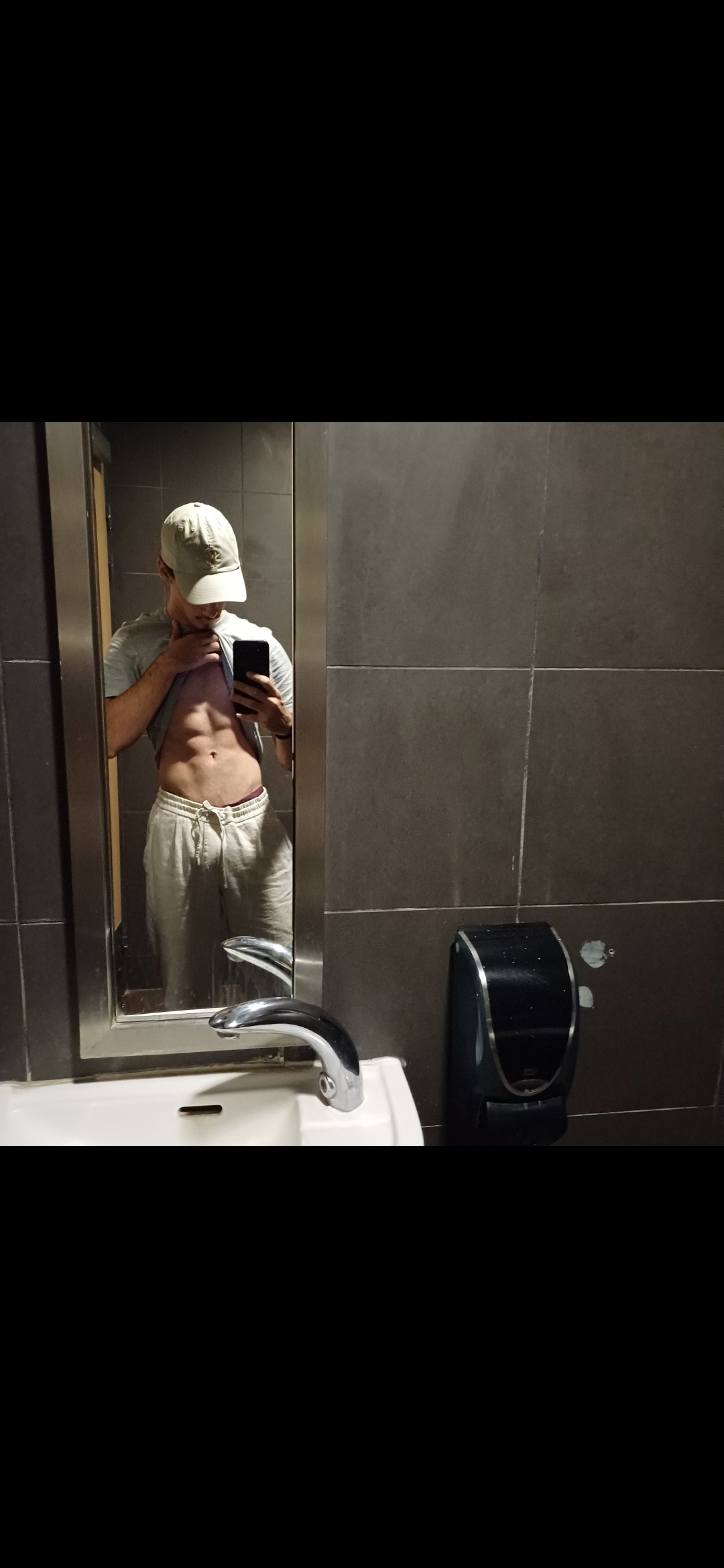 Profil de Dylhan, 22 ans, Célibataire Suisse à Pomy
