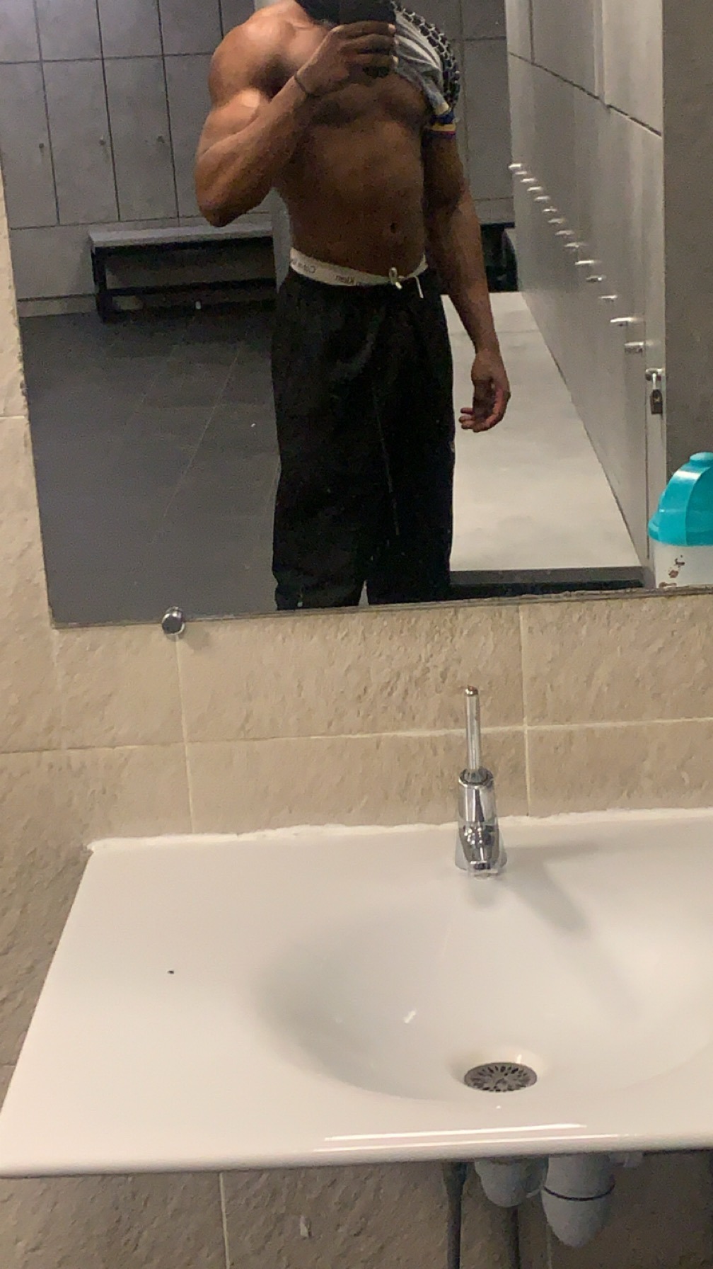 Profil de Maxym, 22 ans, Célibataire Suisse à Pomy