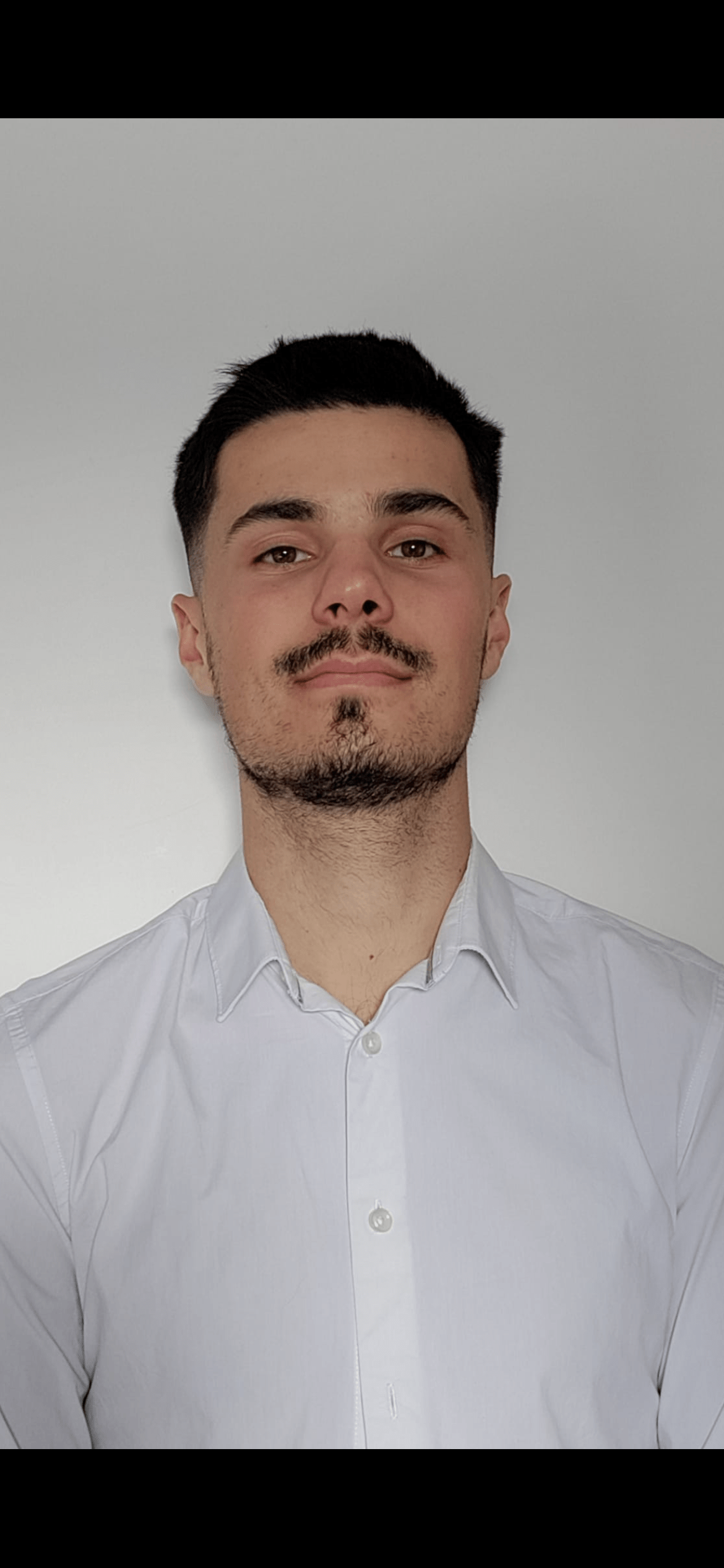 Profil de Theos, 24 ans, Célibataire Suisse à Les Tavernes